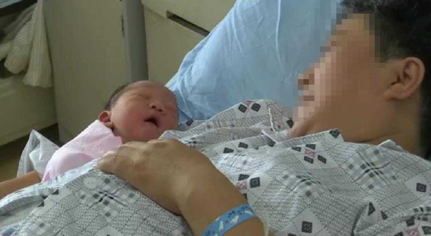 失独母亲52岁高龄做试管，坚强产下宝宝 太不容易了