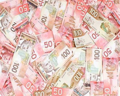 50多岁大妈家中偷情，怕被发现慌不择路，拉着床单下楼坠楼身亡