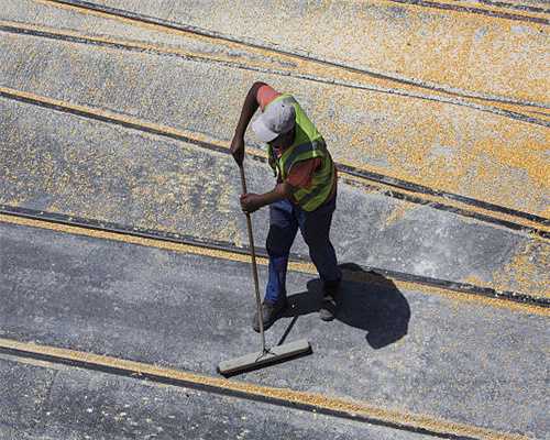 离月经还有六天出了点血是受精卵着床了吗